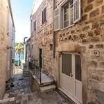Hvar Central Apartment